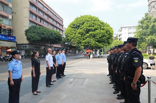 79d8dc009d.jpg 四川宜宾市警察协会开展夏季.jpg